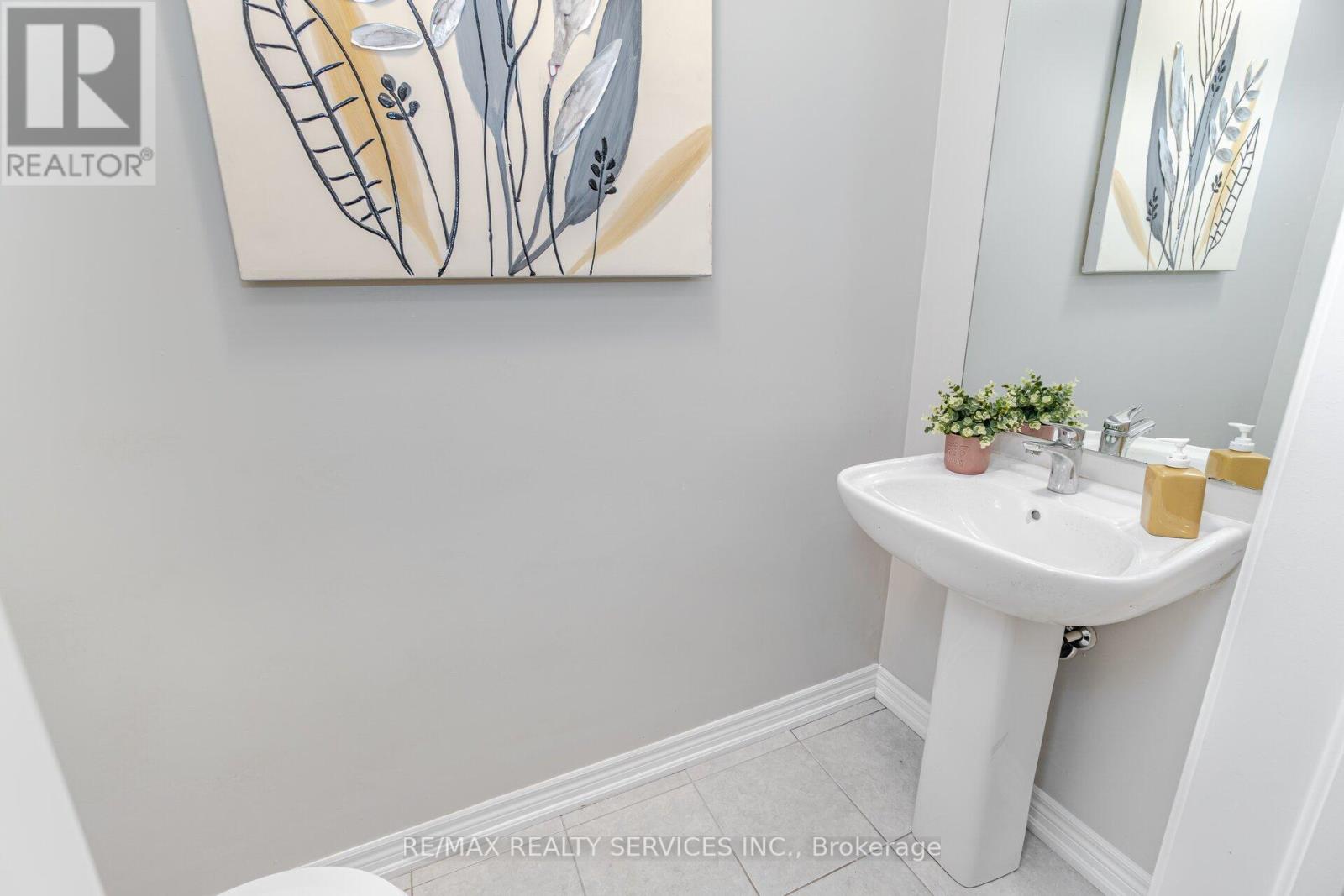 74 DORIS PAWLEY CRES W