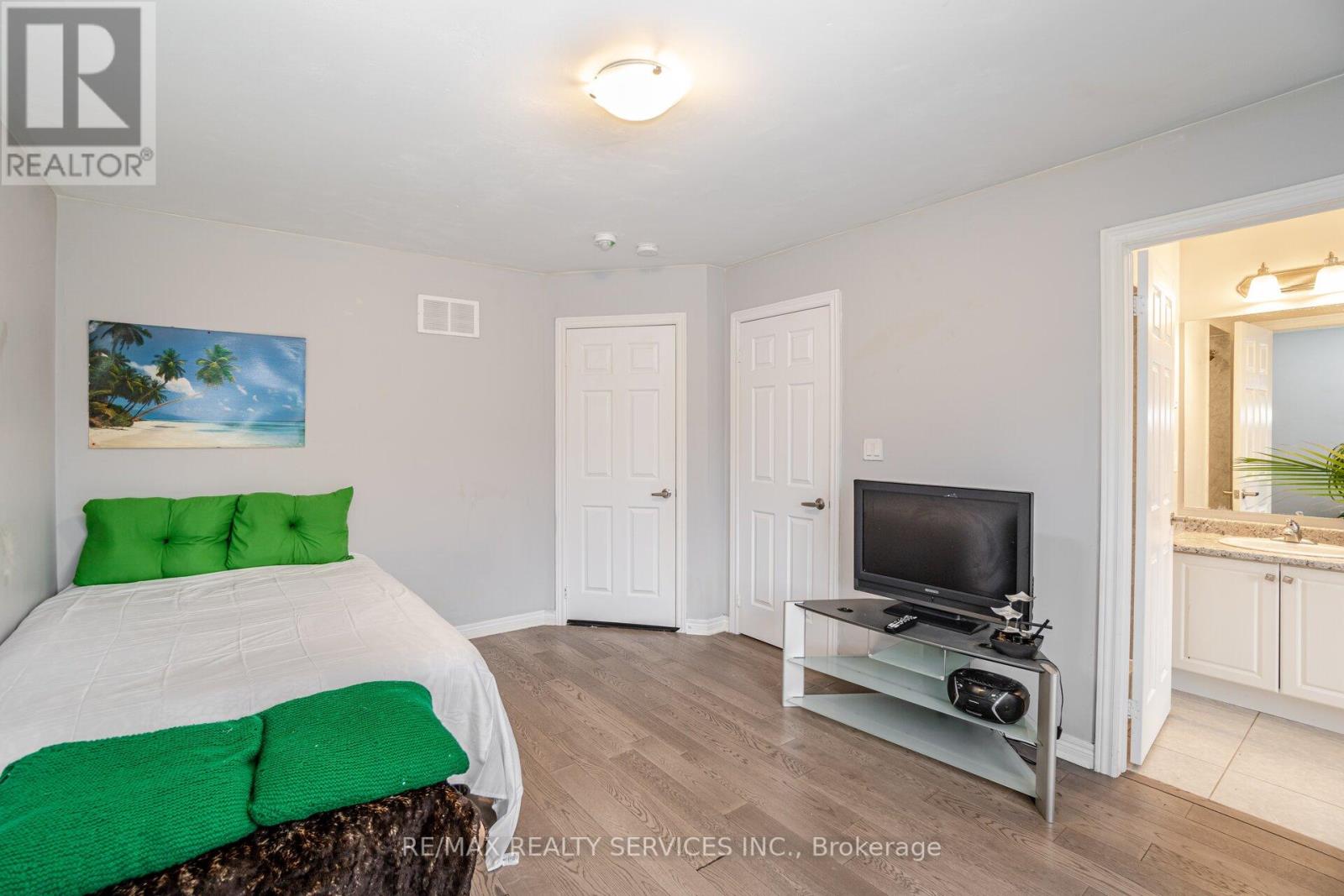 74 DORIS PAWLEY CRES W