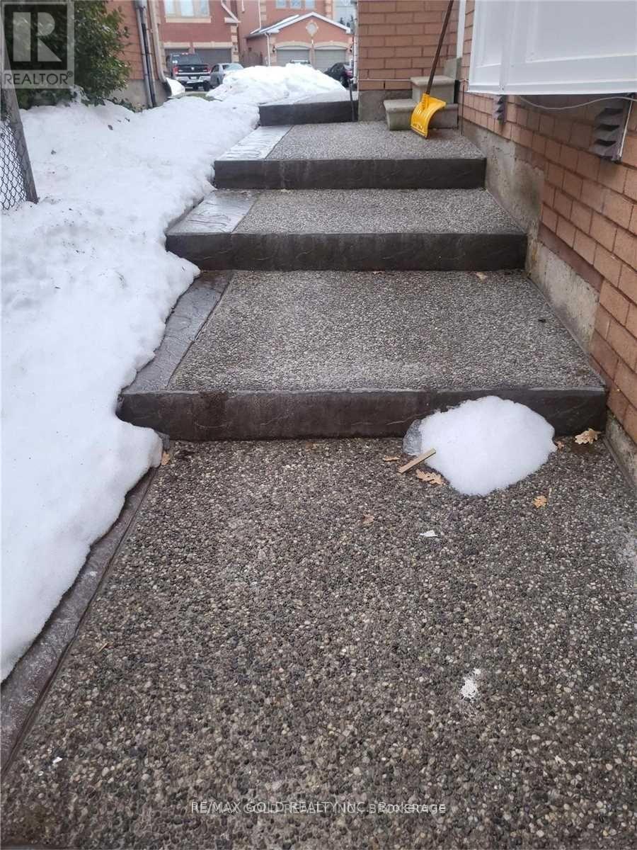 4 GOLLOP CRES