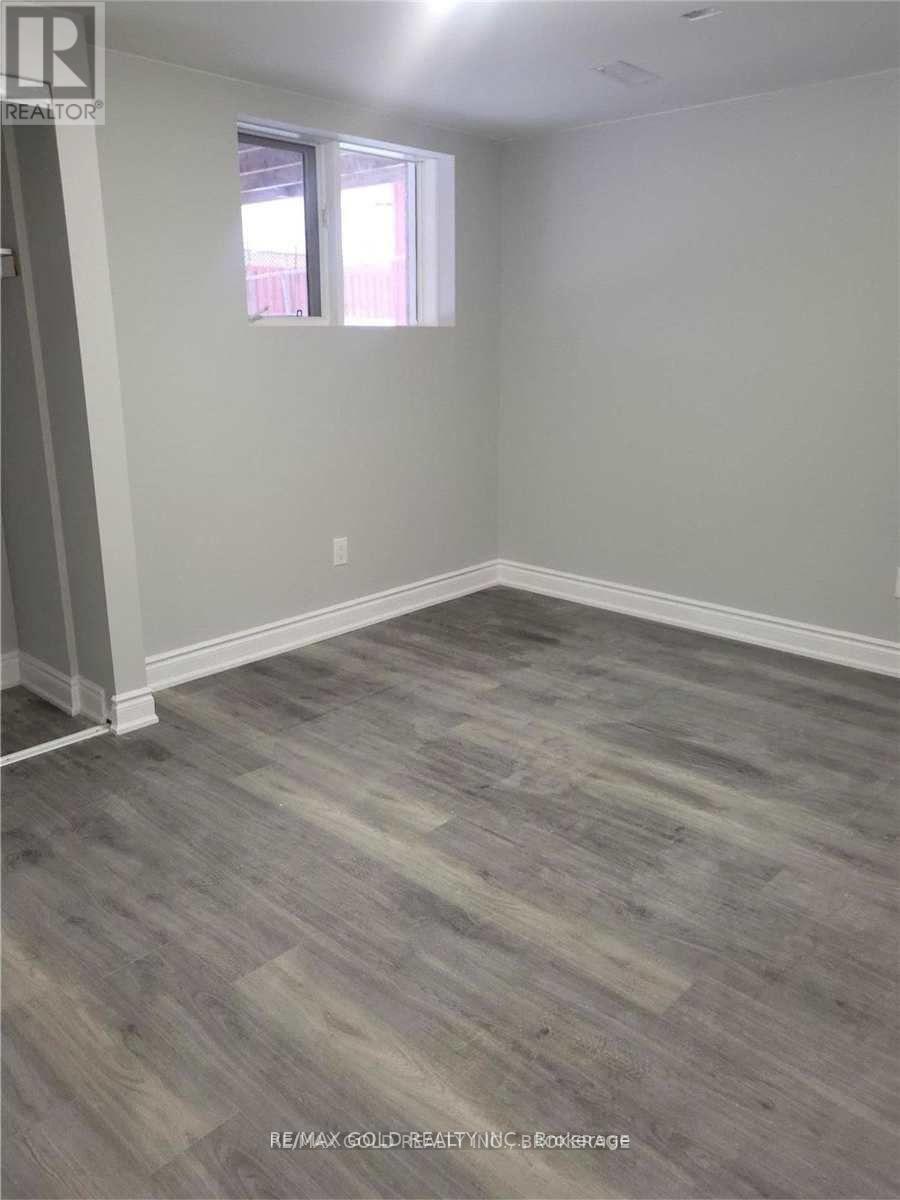 4 GOLLOP CRES