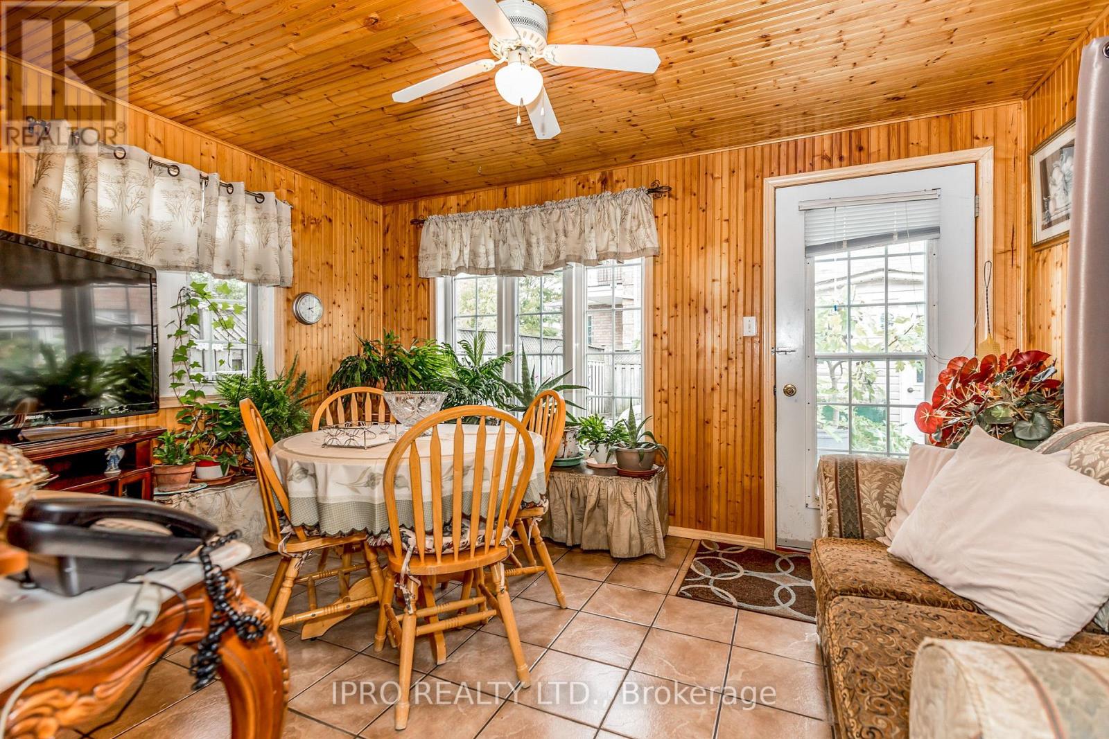 43 COOLSPRINGS CRES
