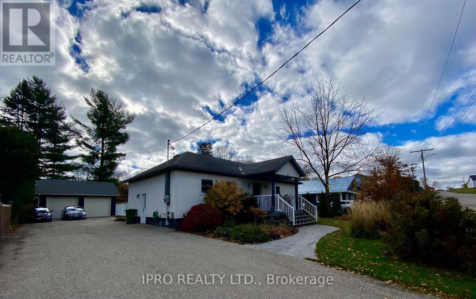 49 KING ST N