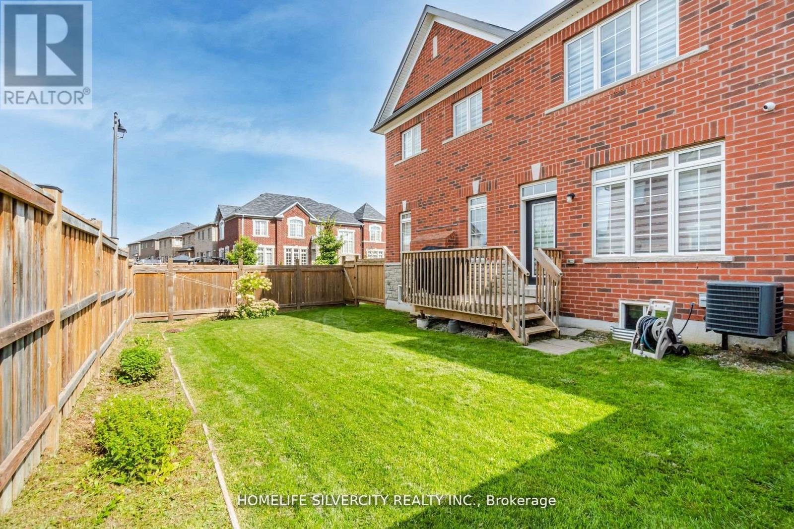 2 MAPLE TRAIL RD W