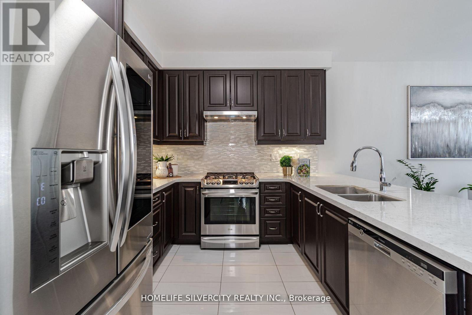 2 MAPLE TRAIL RD W