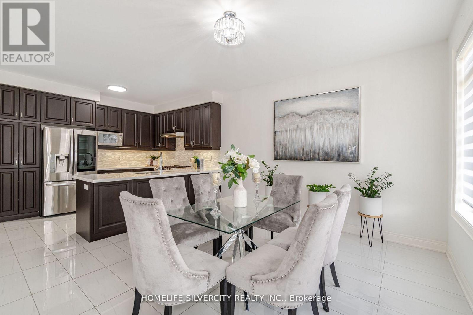 2 MAPLE TRAIL RD W