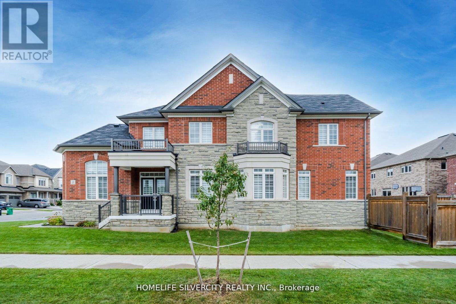 2 MAPLE TRAIL RD W