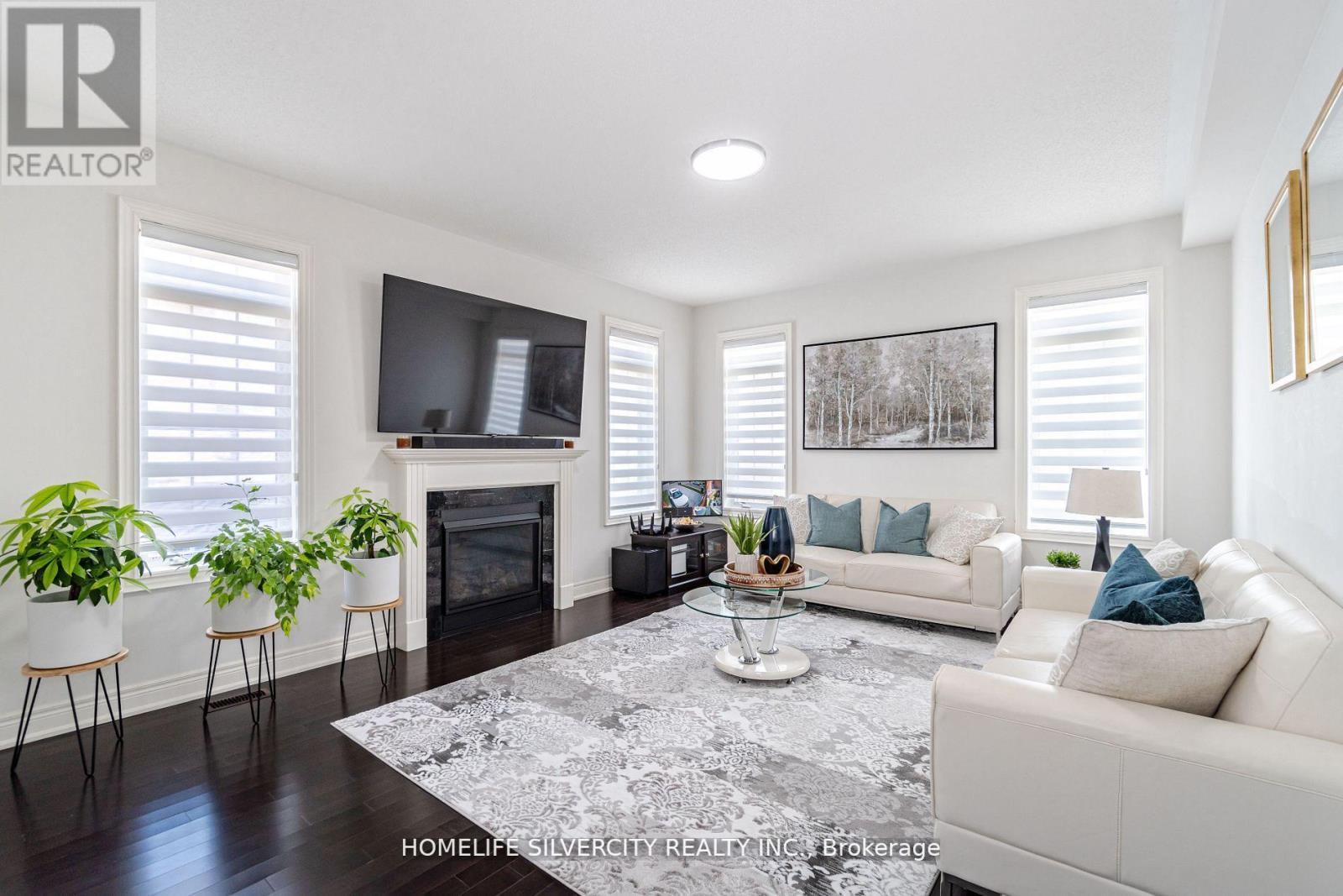 2 MAPLE TRAIL RD W