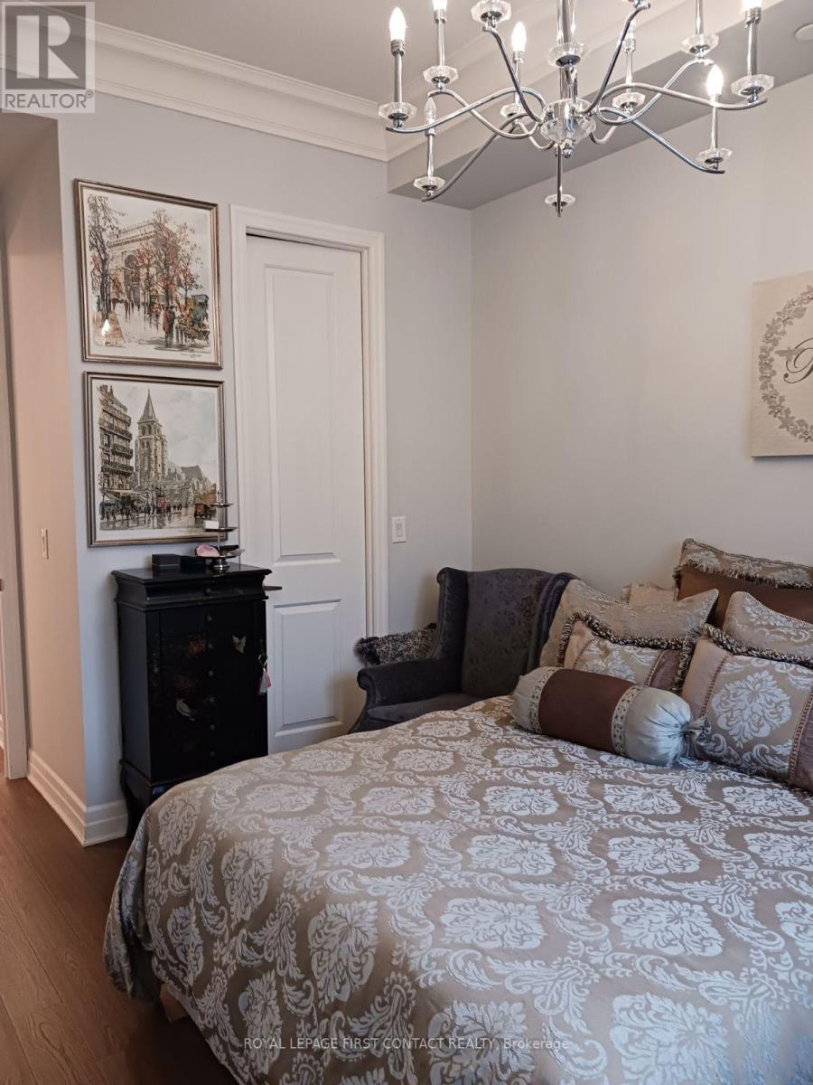 #101 -2300 UPPER MIDDLE RD W, #101