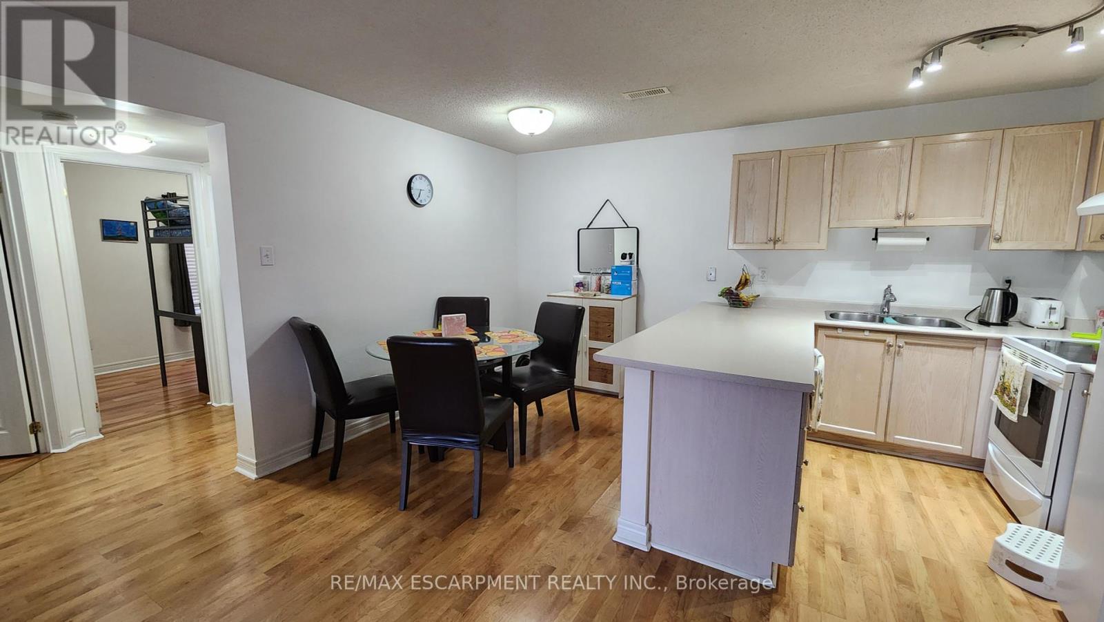 #902 -4140 FOXWOOD DR, #902
