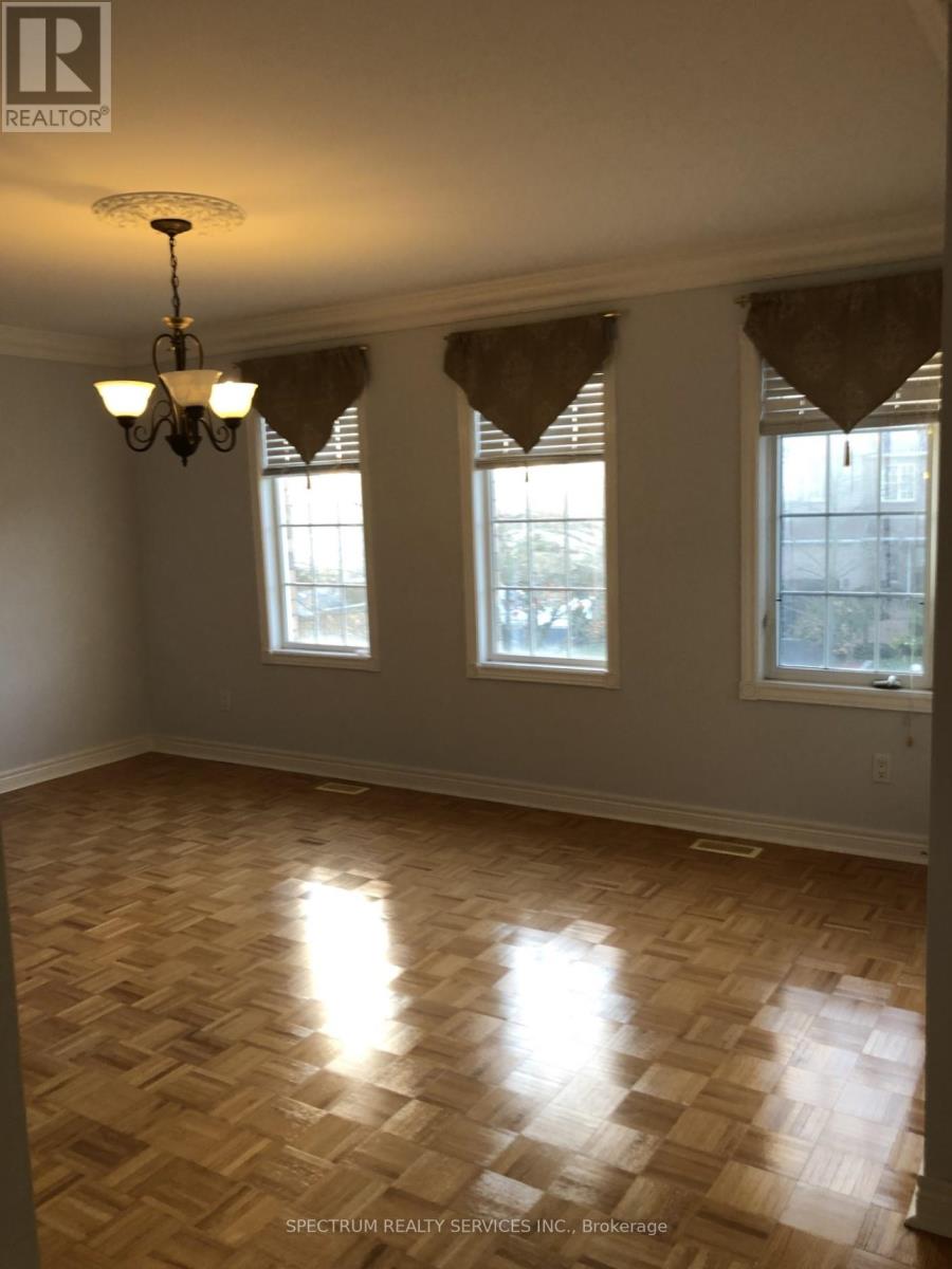 71 SHADY GLEN CRES
