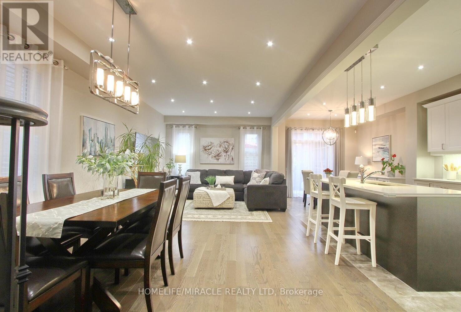 8 MEADOWCREEK RD E