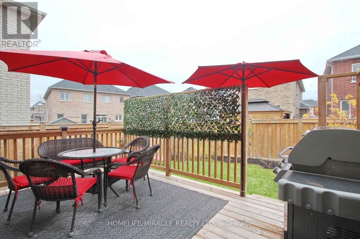 8 MEADOWCREEK RD E