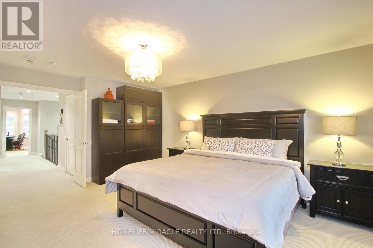 8 MEADOWCREEK RD E
