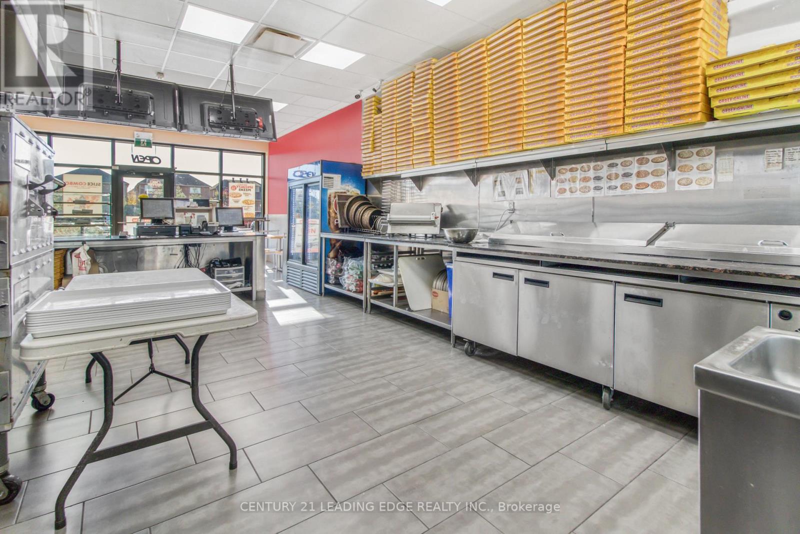 #3 -608 SANTA MARIA BLVD, #3