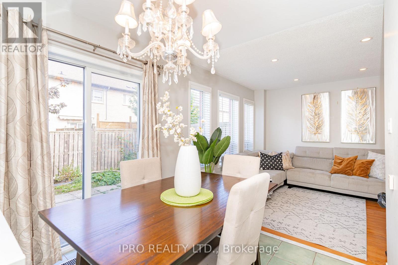 121 LIVINGSTON RD