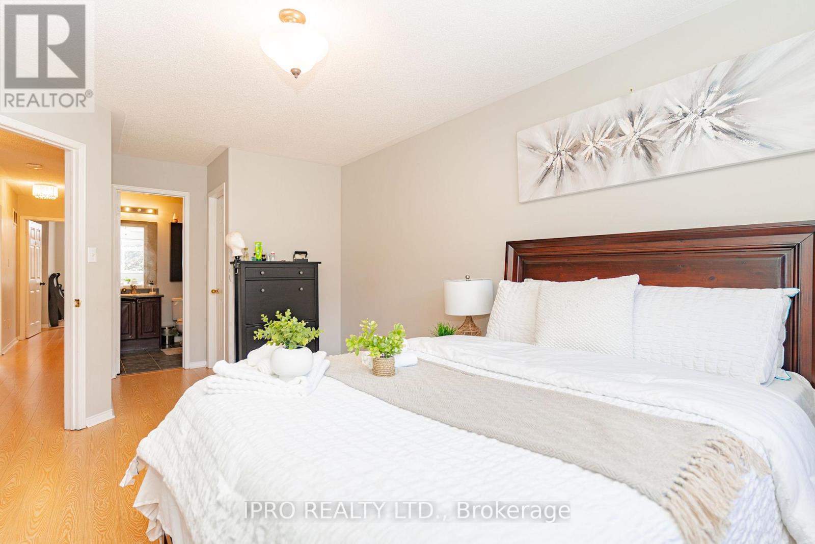 121 LIVINGSTON RD