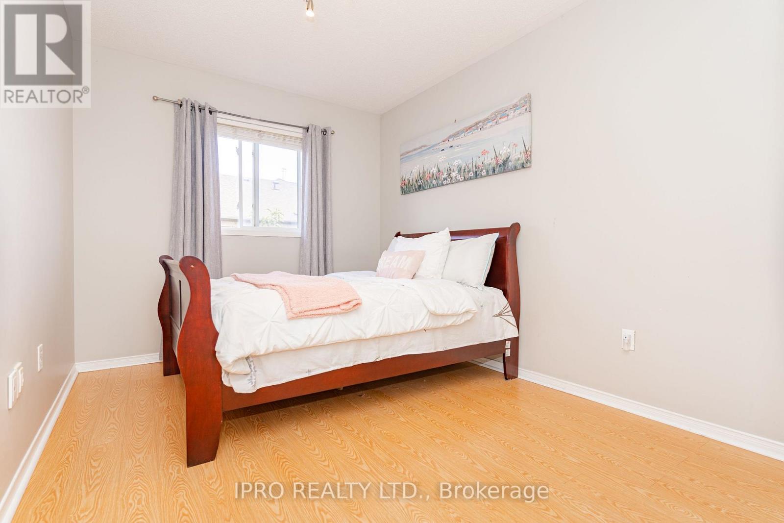 121 LIVINGSTON RD