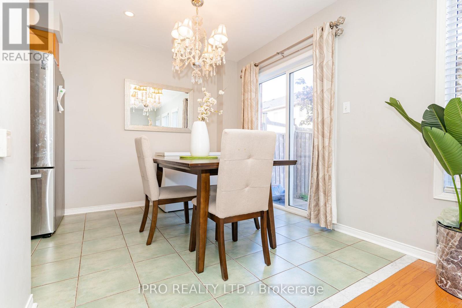 121 LIVINGSTON RD