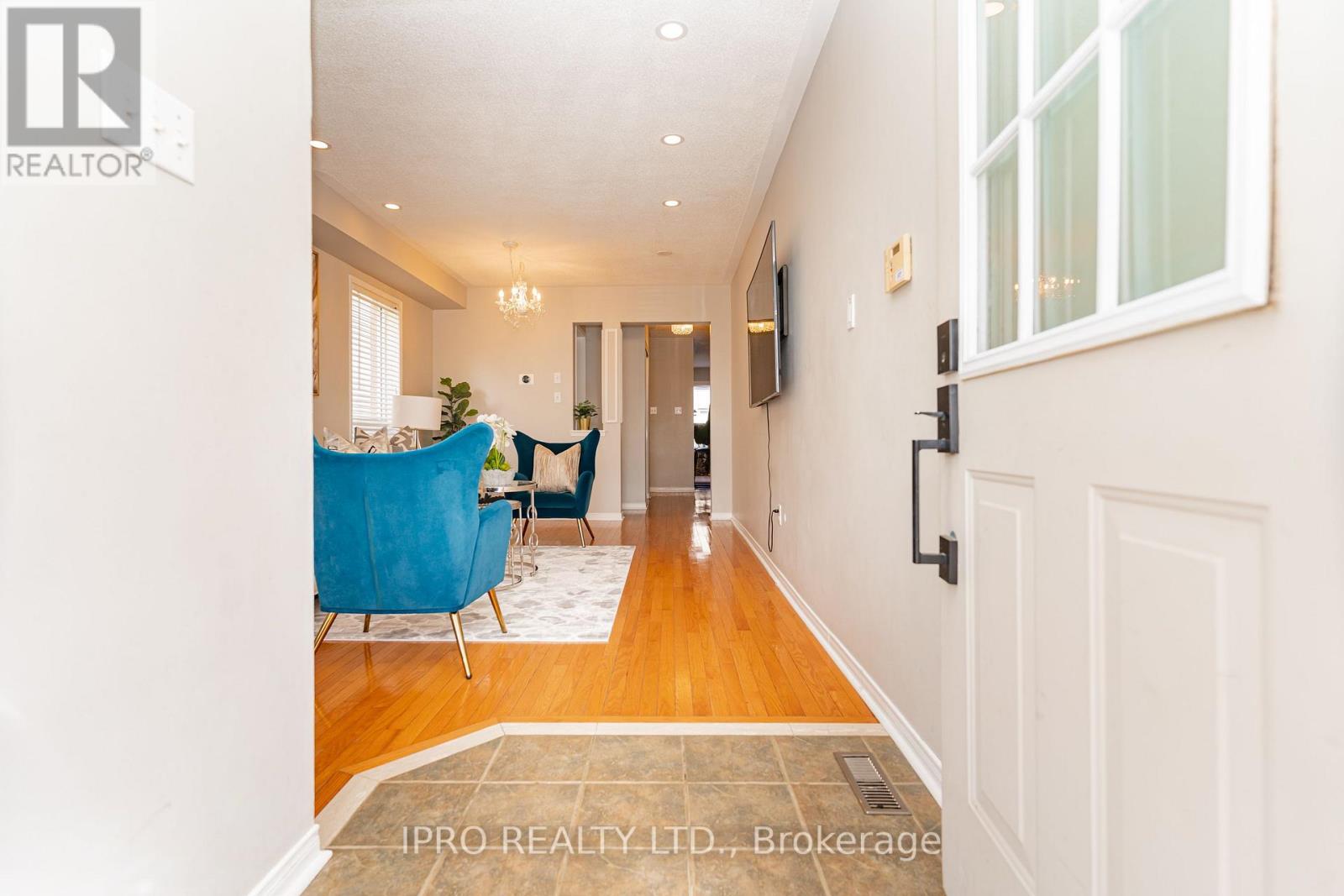 121 LIVINGSTON RD