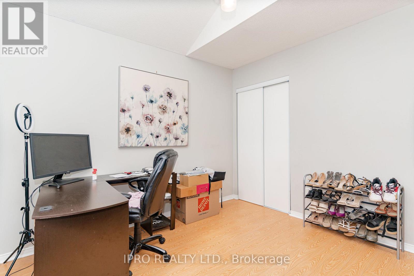 121 LIVINGSTON RD