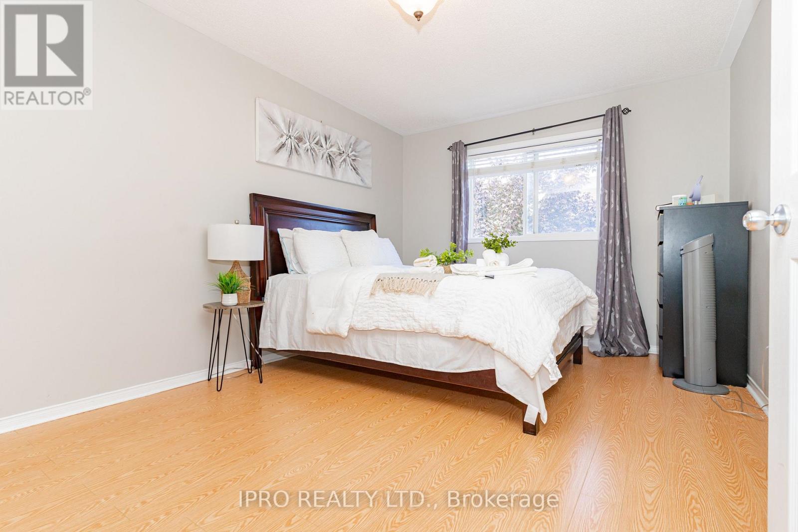 121 LIVINGSTON RD