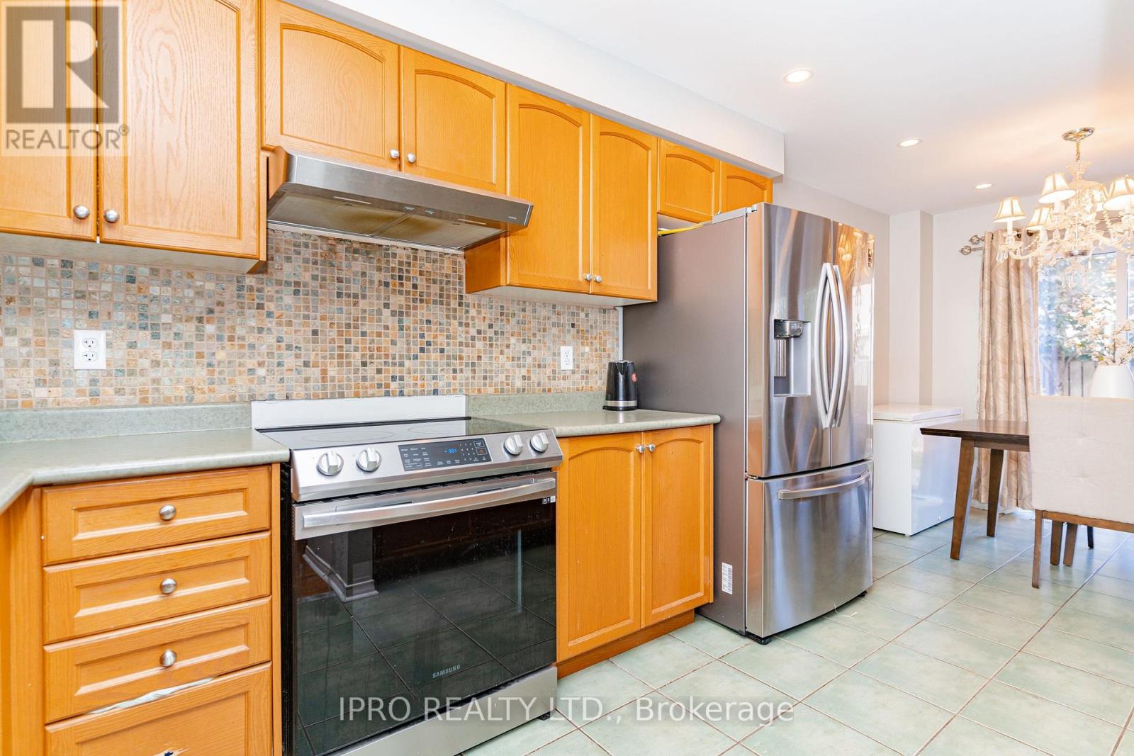 121 LIVINGSTON RD