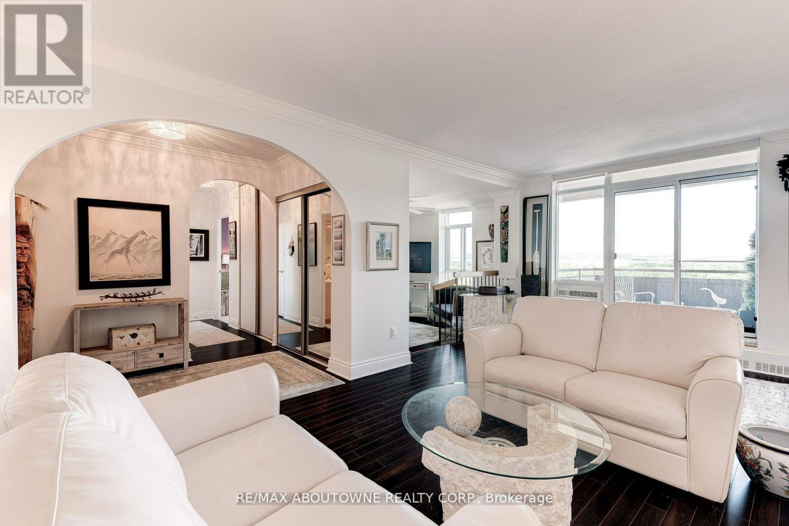 #2001 -5250 LAKESHORE RD, #2001