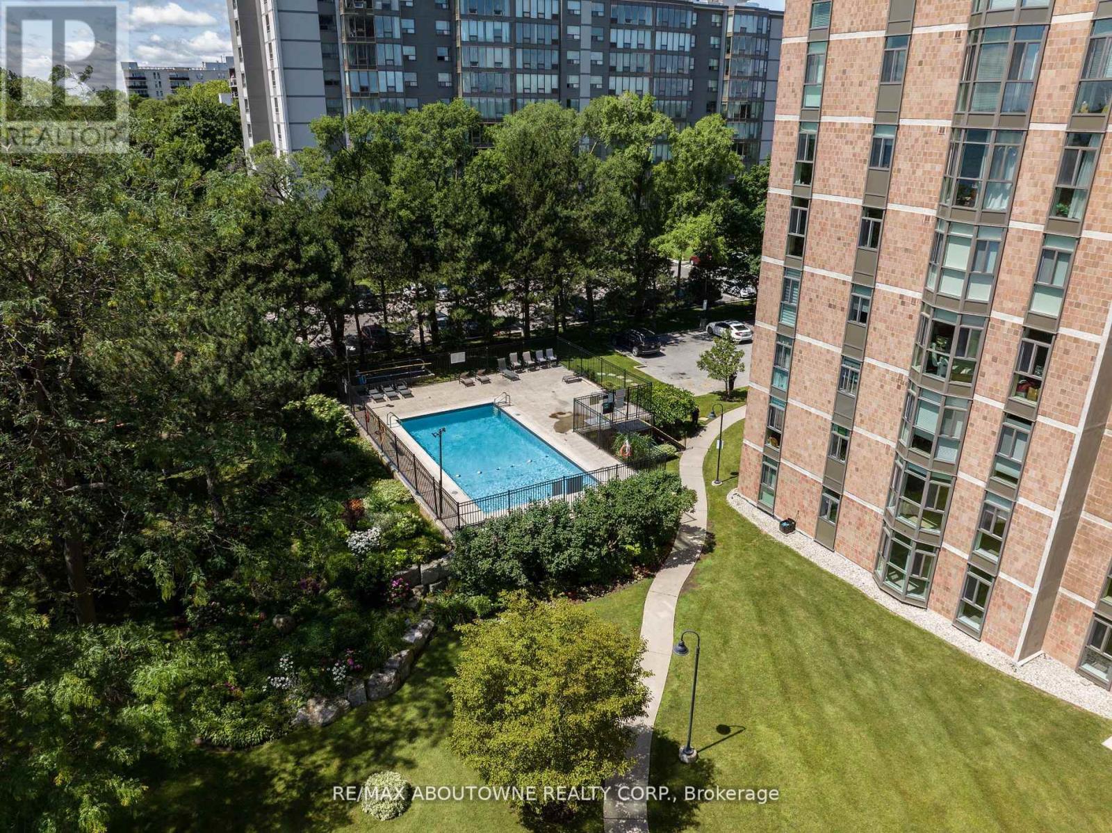 #2001 -5250 LAKESHORE RD, #2001