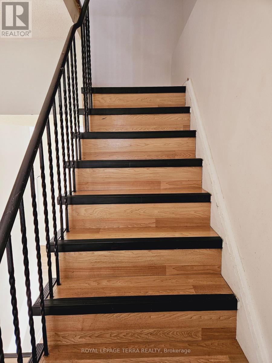 #19 -19 DAWSON CRES N, #19