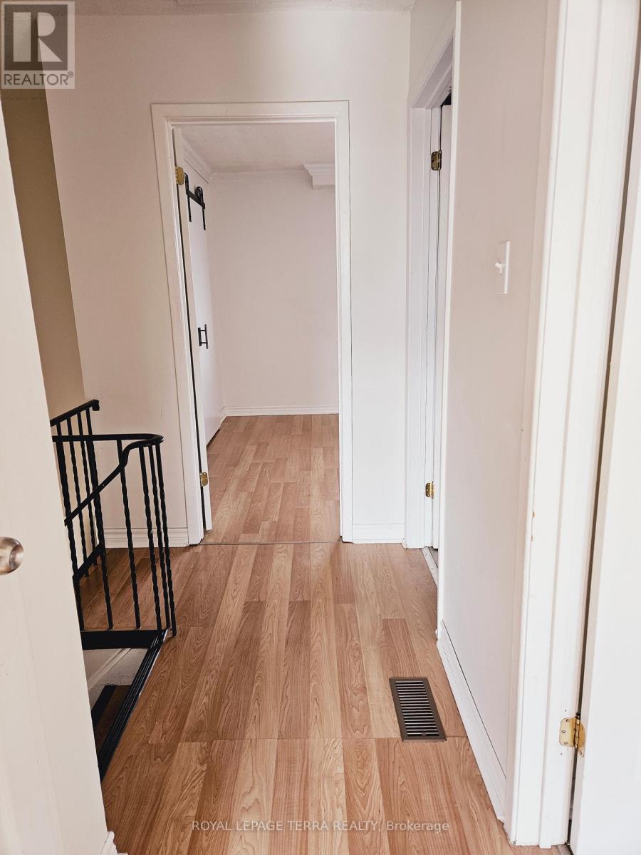 #19 -19 DAWSON CRES N, #19