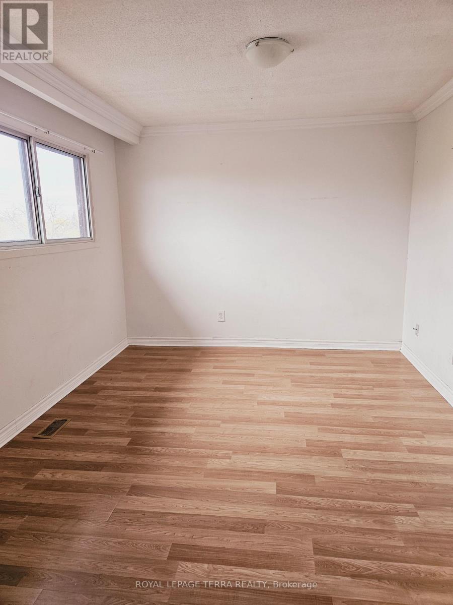 #19 -19 DAWSON CRES N, #19