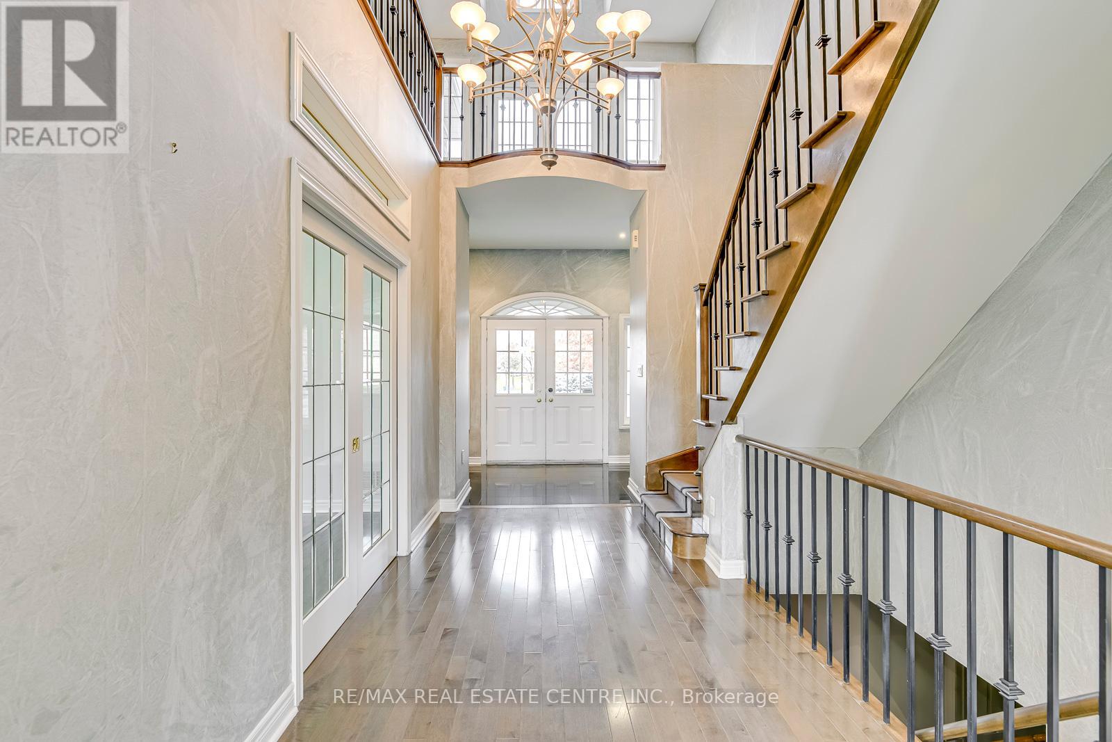 4292 CLUBVIEW DR
