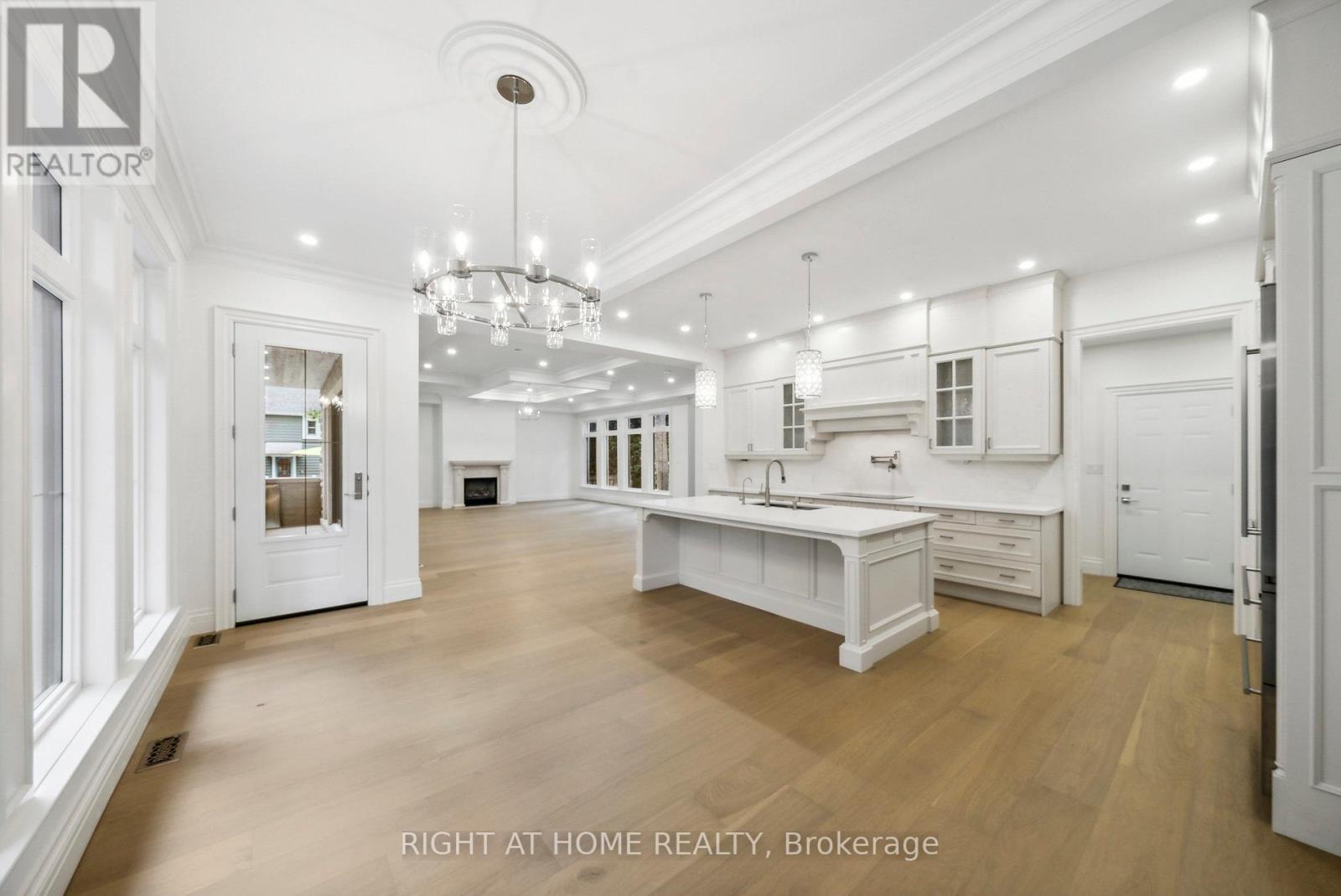 2409 LAKESHORE RD