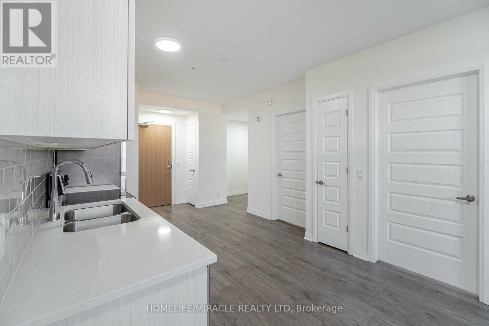 #522 -1105 LEGER WAY, #522
