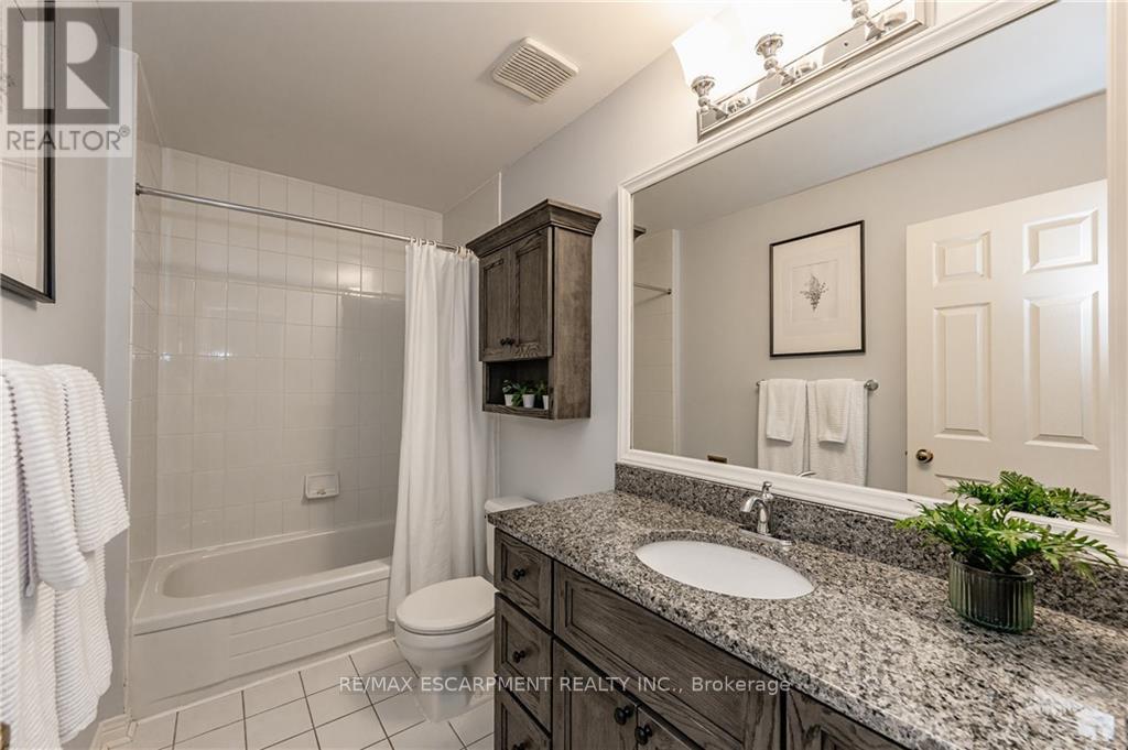 #12 -2103 BERWICK DR, #12