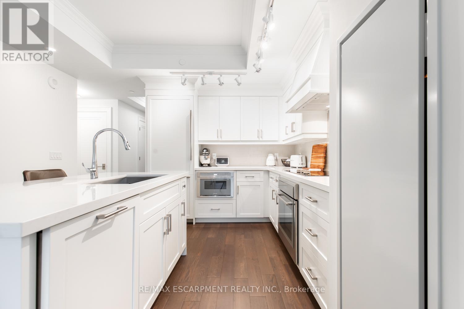 #711 -2060 LAKESHORE RD, #711