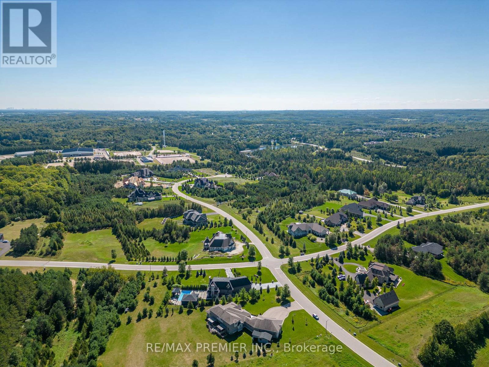3 MORAINE PL
