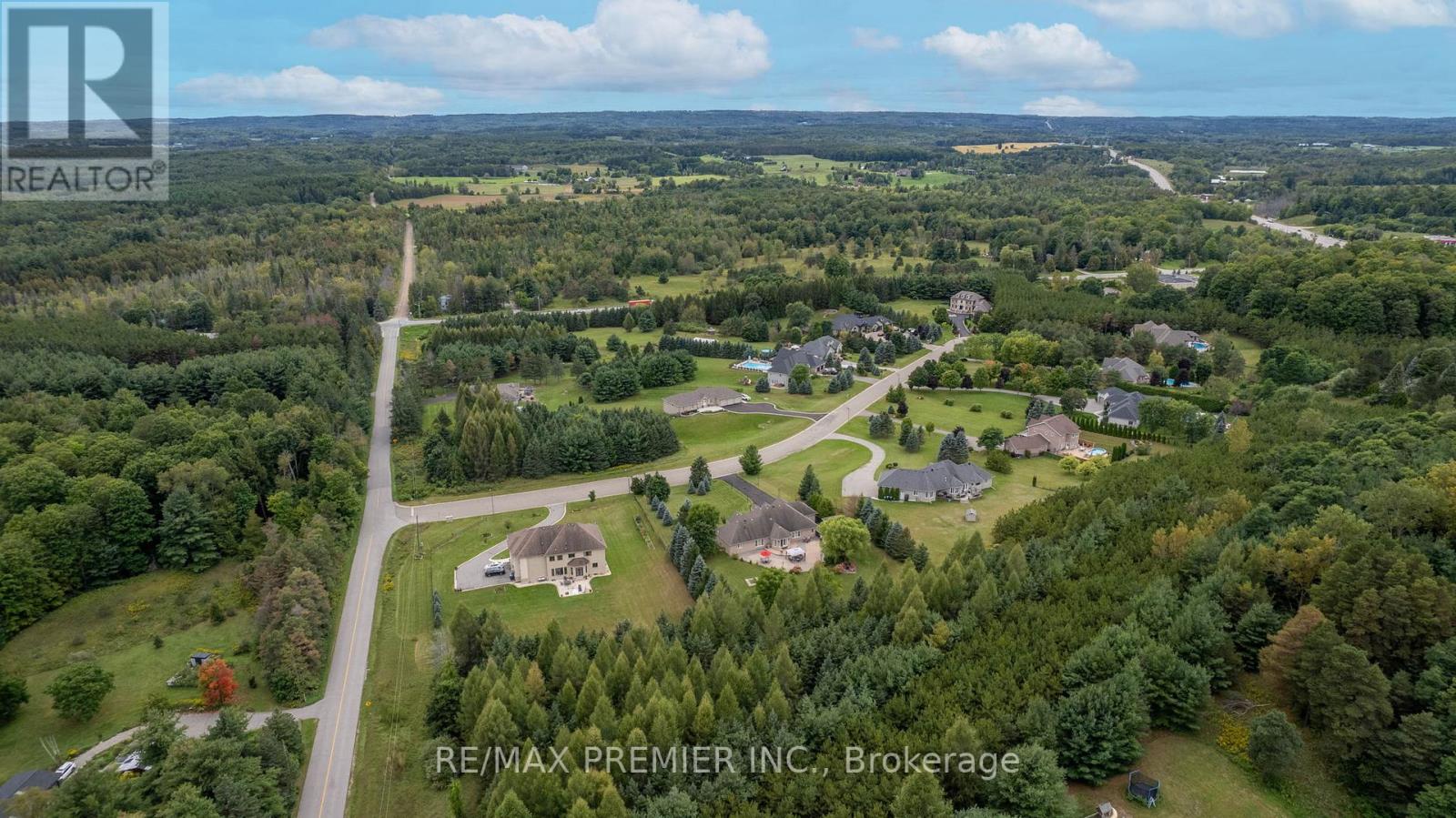 3 MORAINE PL