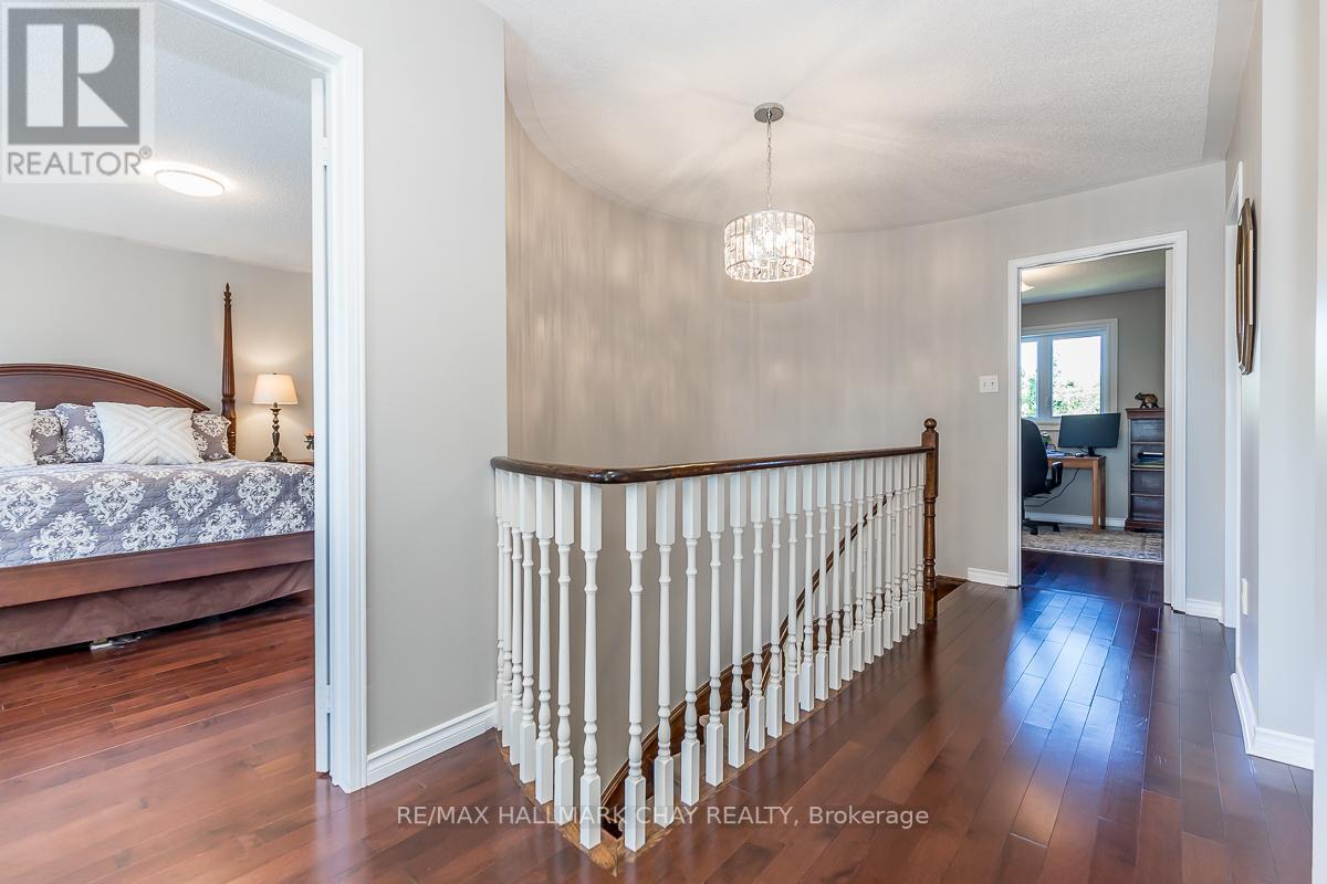 46 FOXCHASE DR