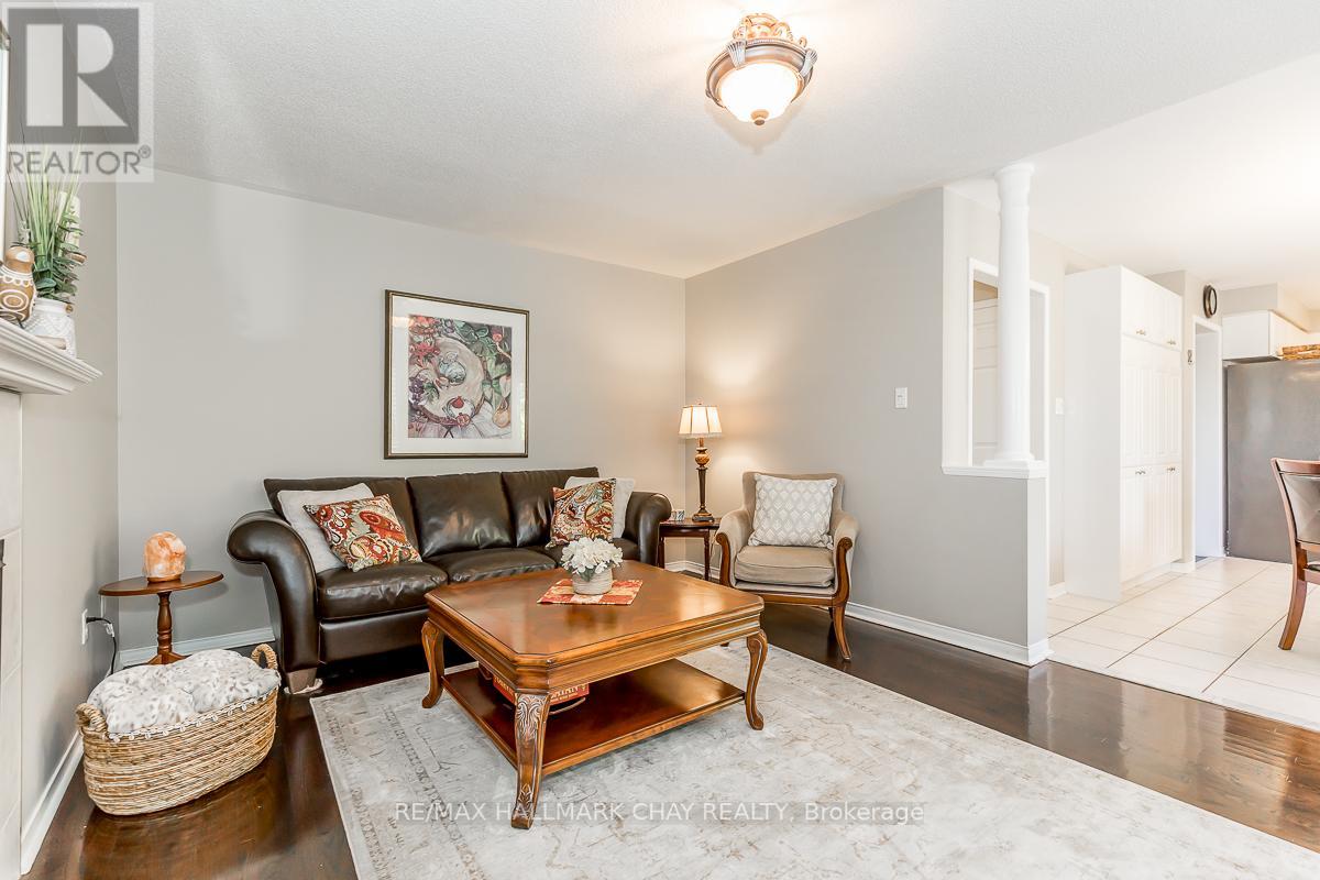 46 FOXCHASE DR