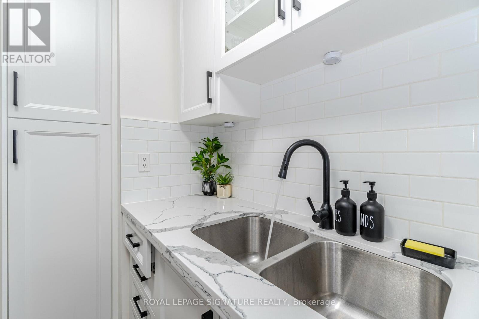 #6 -400 MISSISSAUGA VALLEY BLVD