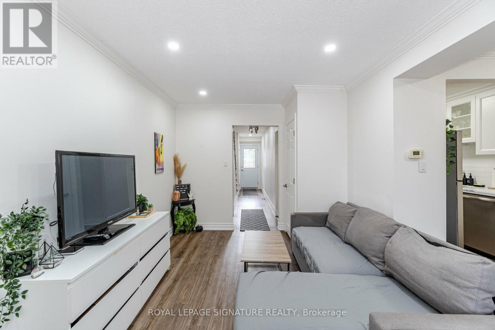#6 -400 MISSISSAUGA VALLEY BLVD