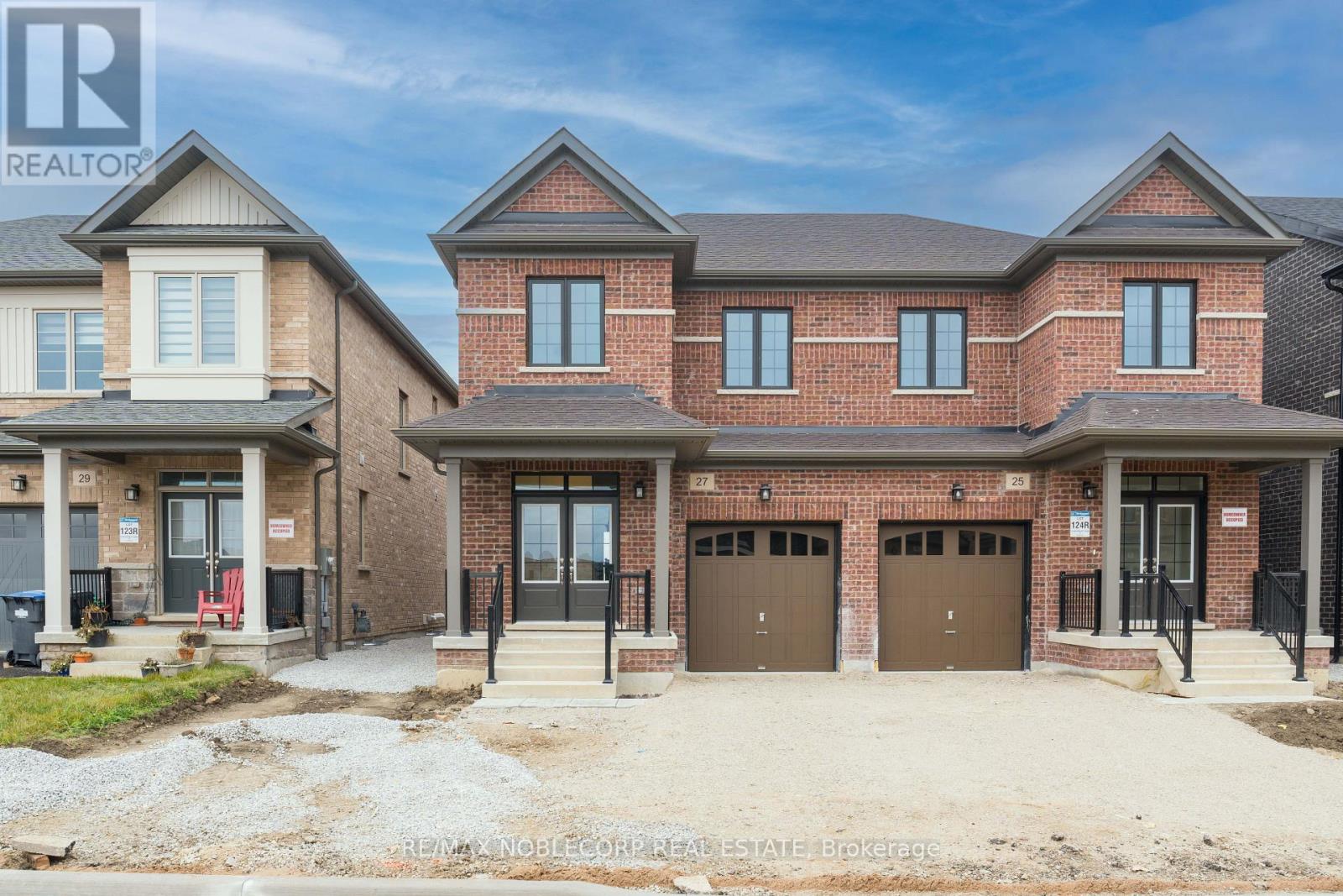 27 MOORHART CRES