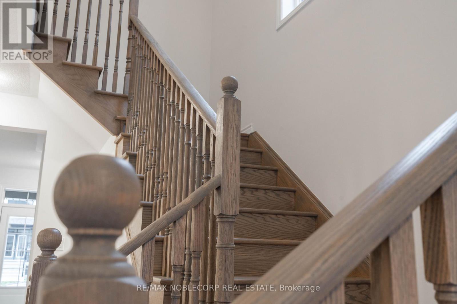 27 MOORHART CRES