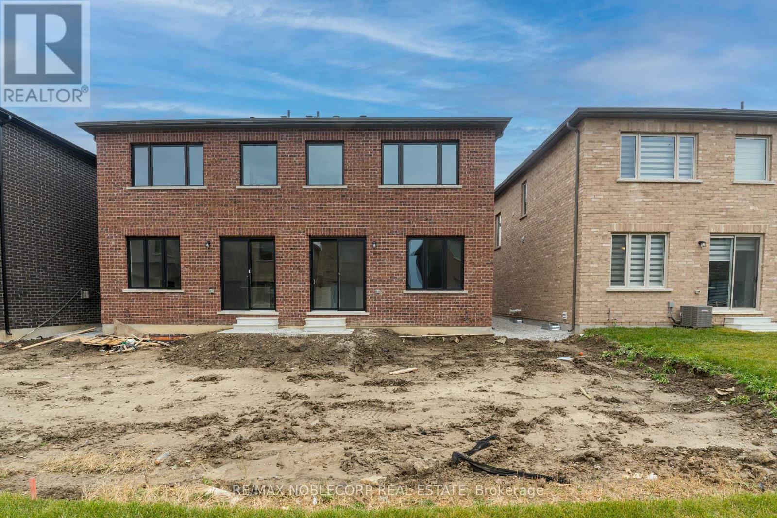 27 MOORHART CRES