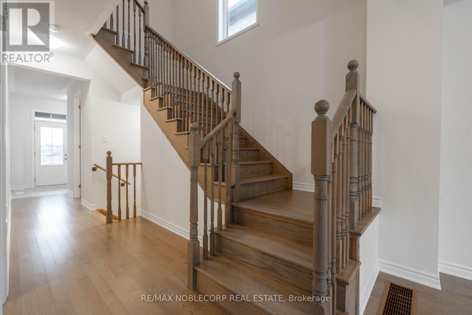 27 MOORHART CRES