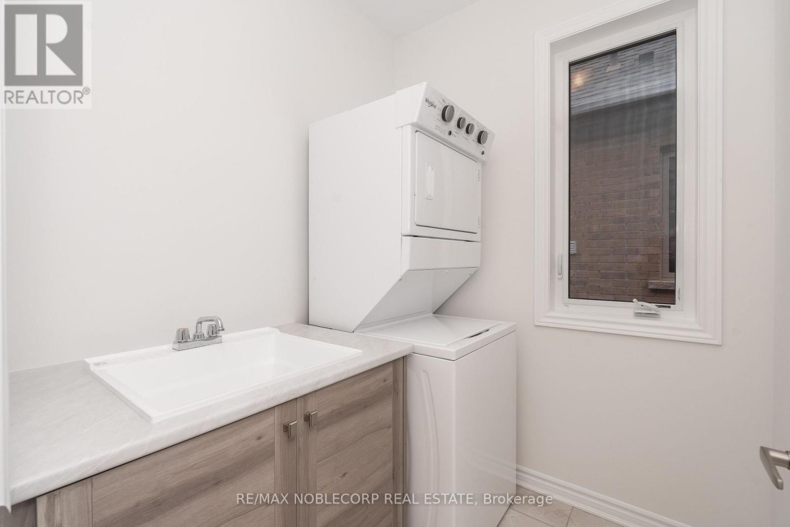 27 MOORHART CRES