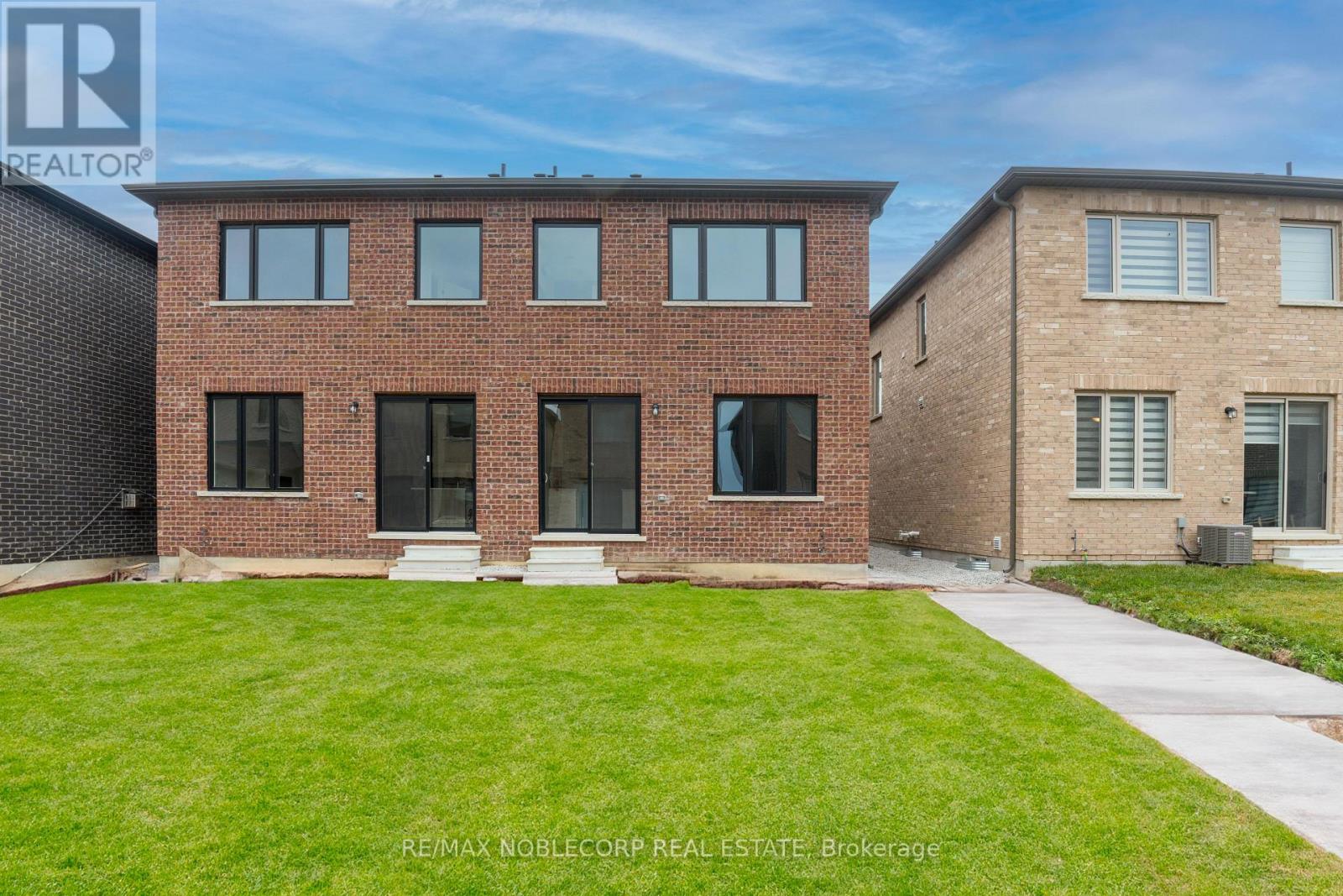 27 MOORHART CRES