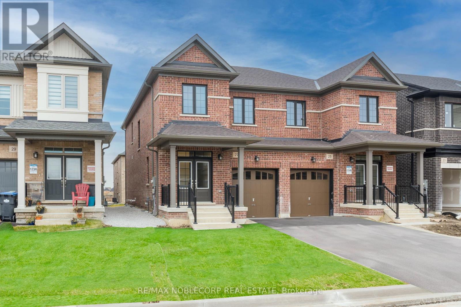 27 MOORHART CRES