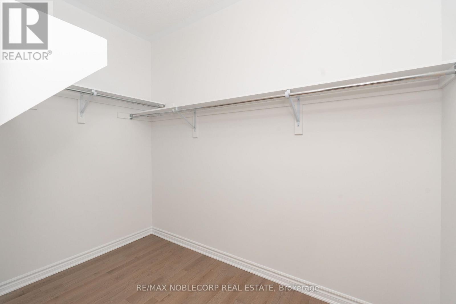 27 MOORHART CRES